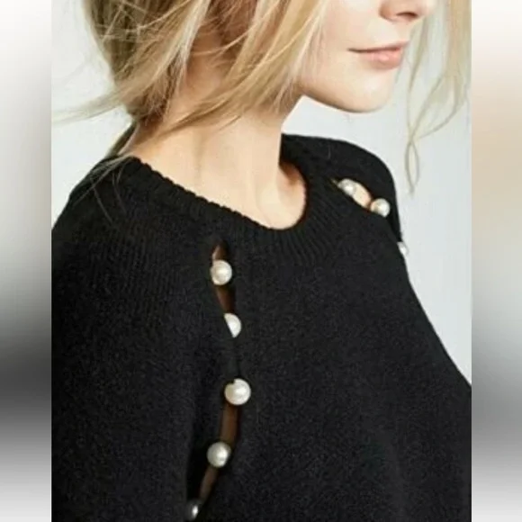 Alice + Olivia Black Jolynn Shoulder SlitRaglan Sleeve with Pearly Buttons.